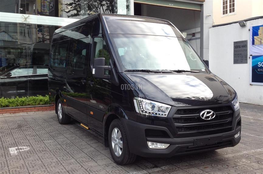 Xe 16 chỗ màu đen tại Quy Nhơn