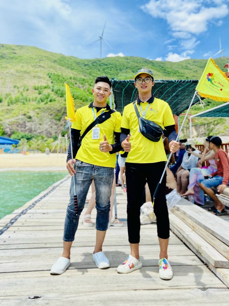 Hướng dẫn viên chuyên đi Tour Kỳ Co Buổi sáng - Quy Nhơn Group Tour