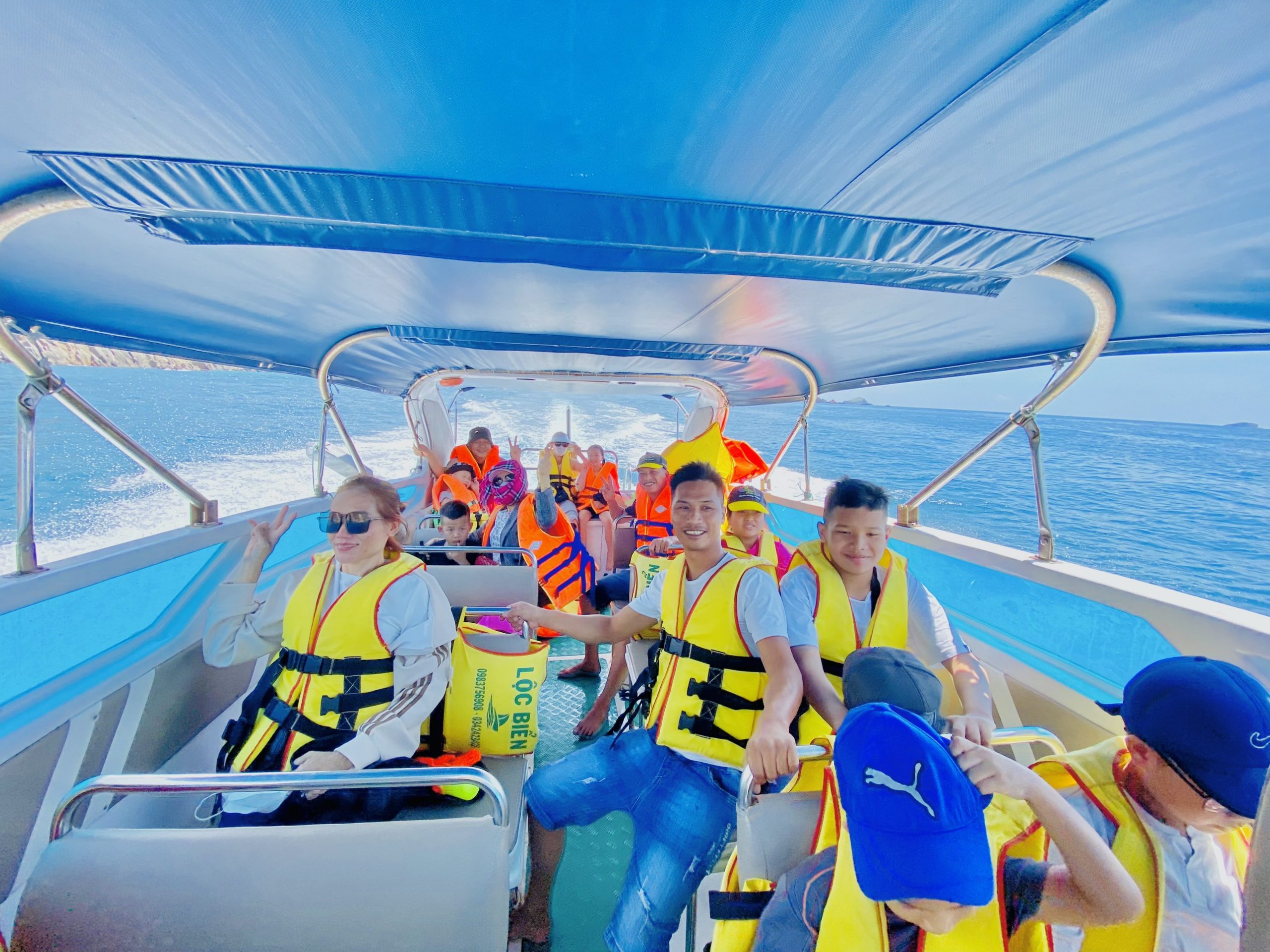 Đi Kỳ Co bằng cano - Quynhongrouptour