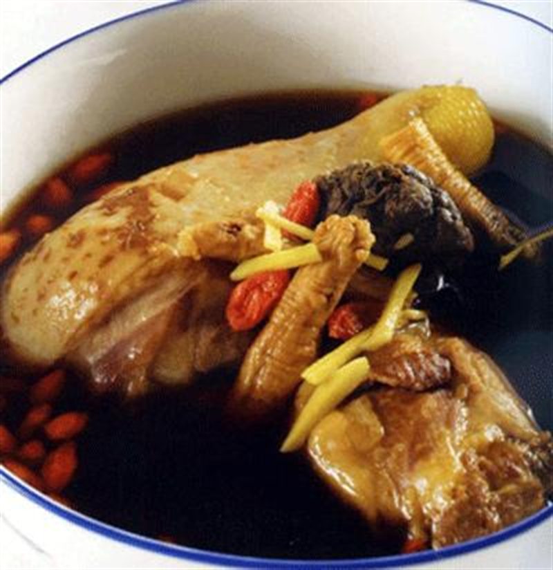 Gà tầm măng đen là món không thể bỏ qua trong tour ghép quy nhơn măng đen