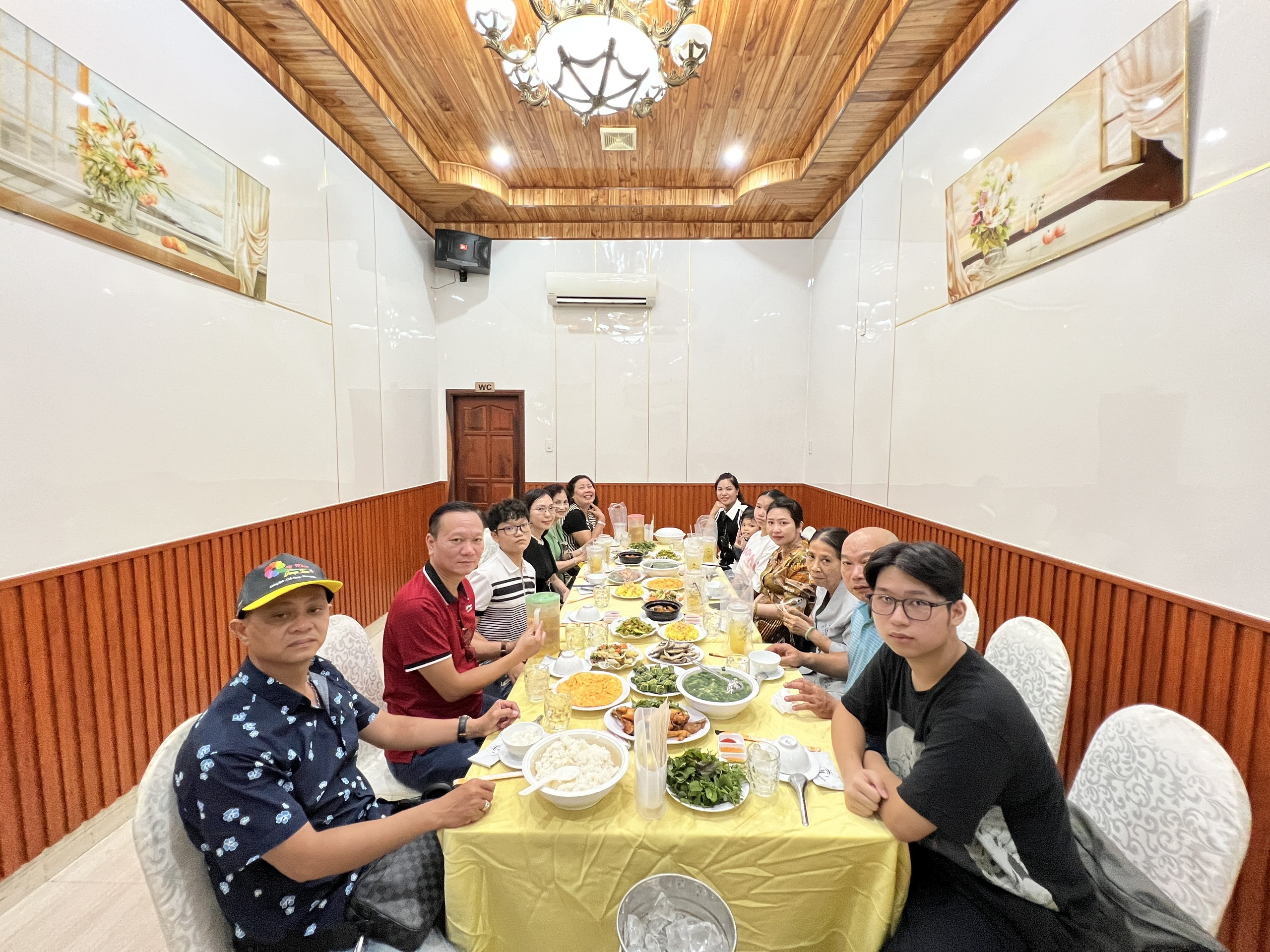 Tour Quy Nhơn Giá Rẻ Nhà hàng ăn tối trong tour