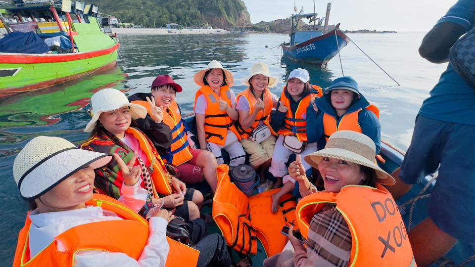 Tour Hòn Khô Nửa Ngày : Lặn Ngắm San Hô – Chèo Sup – Chụp Flycam
